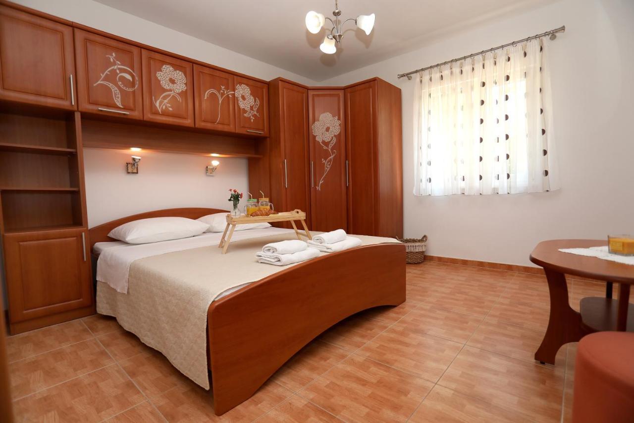 Vila Kuzmanic Trogir Buitenkant foto