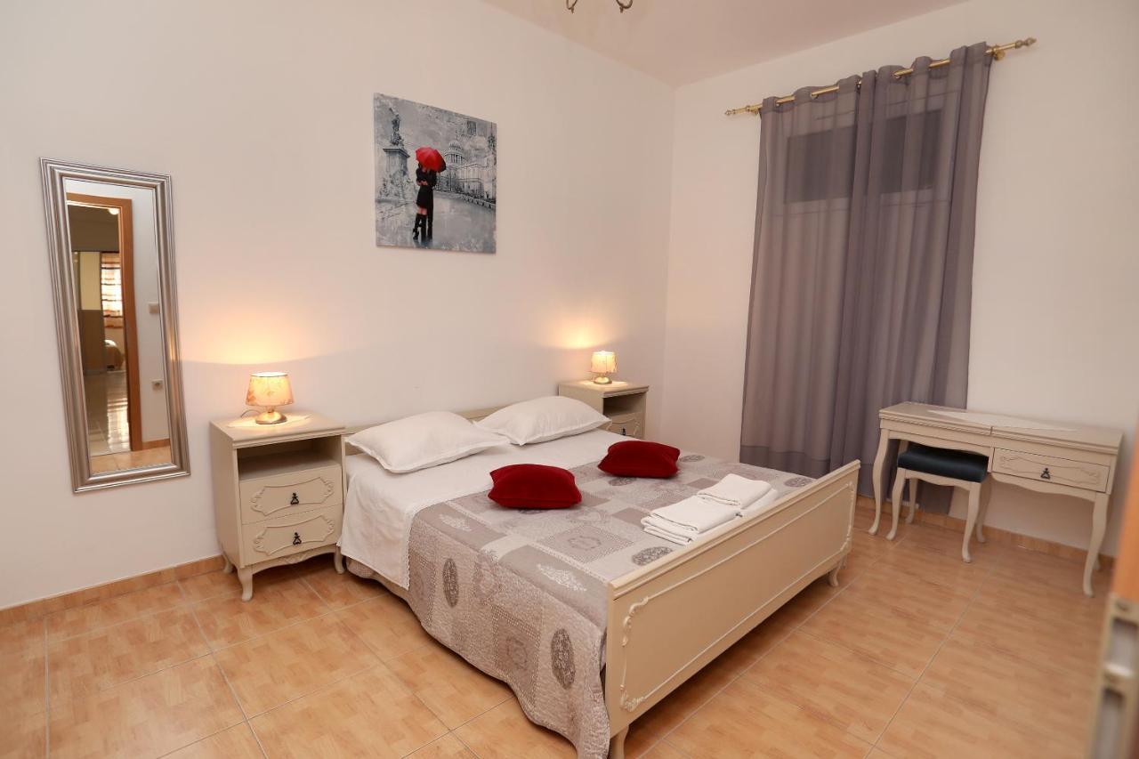 Vila Kuzmanic Trogir Buitenkant foto
