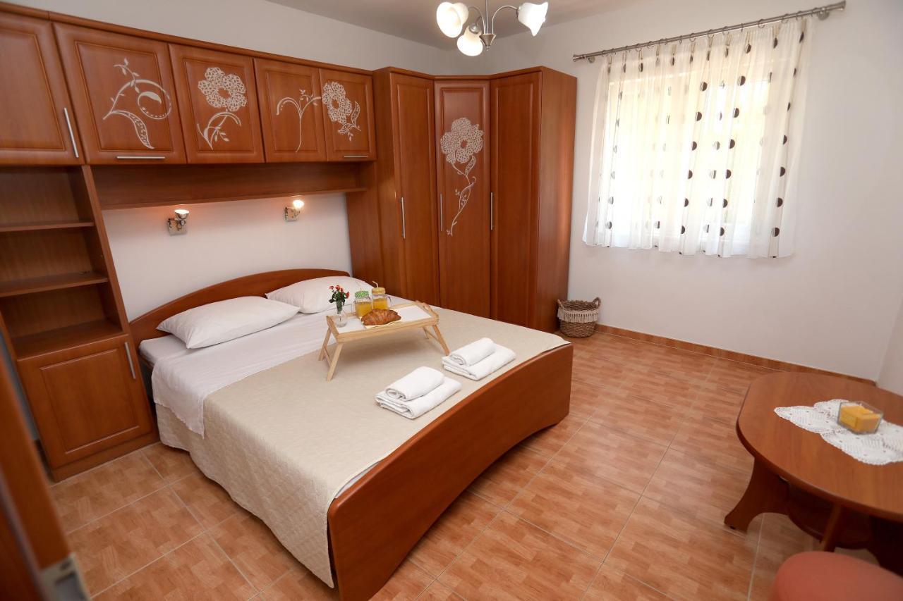 Vila Kuzmanic Trogir Buitenkant foto